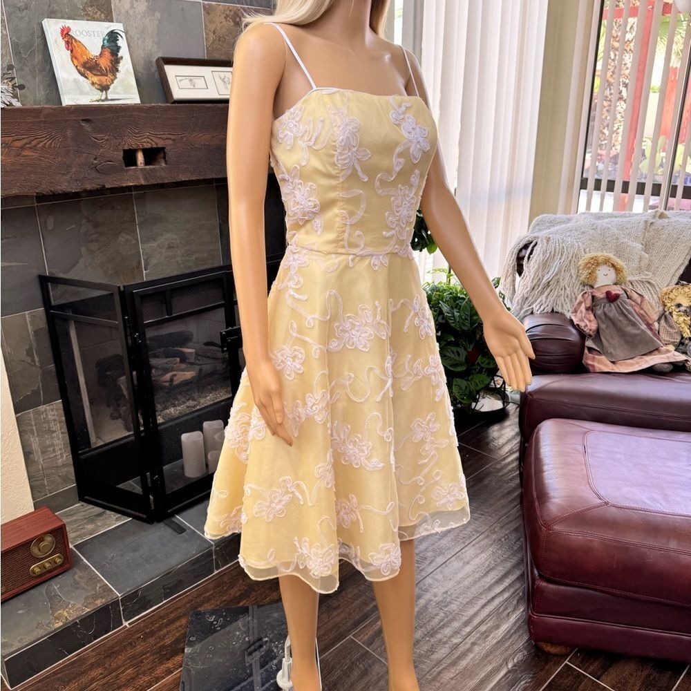 Masquerade mesh dress with 3-D floral appliqué spaghetti straps Size 9/10 EUC